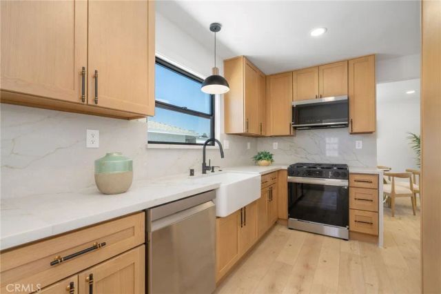 17200 Lanark Street, Lake Balboa, CA 91406