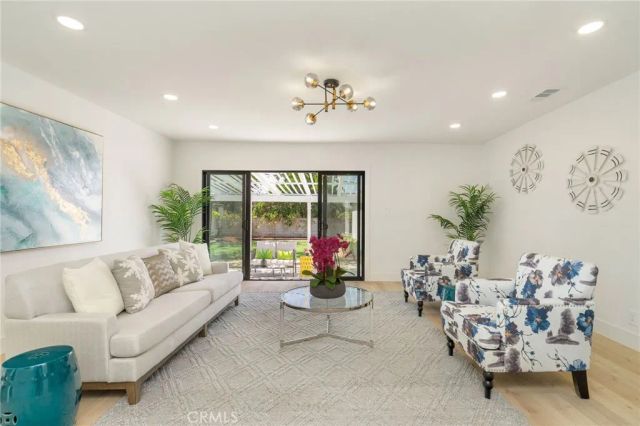 17200 Lanark Street, Lake Balboa, CA 91406