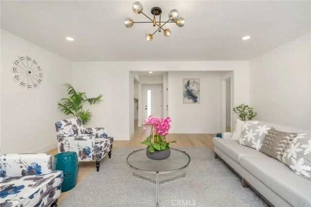17200 Lanark Street, Lake Balboa, CA 91406