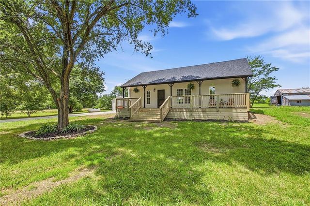 36 SW 1421st Road, Holden, MO 64040