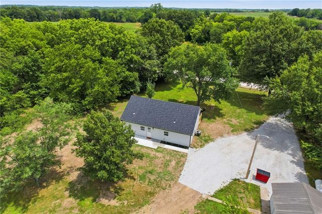 36 SW 1421st Road, Holden, MO 64040