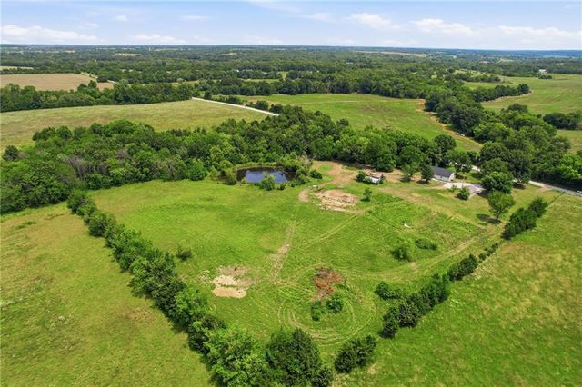 36 SW 1421st Road, Holden, MO 64040