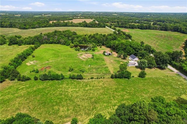 36 SW 1421st Road, Holden, MO 64040