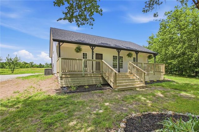 36 SW 1421st Road, Holden, MO 64040