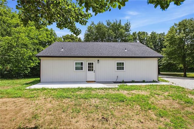 36 SW 1421st Road, Holden, MO 64040