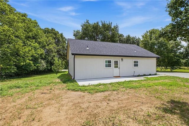 36 SW 1421st Road, Holden, MO 64040