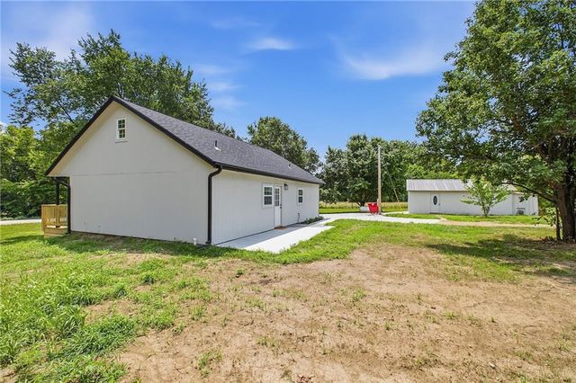 36 SW 1421st Road, Holden, MO 64040