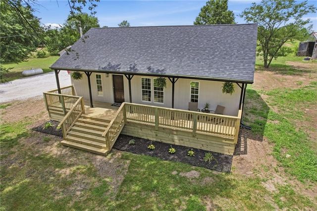 36 SW 1421st Road, Holden, MO 64040