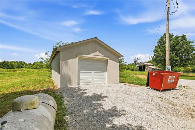 36 SW 1421st Road, Holden, MO 64040