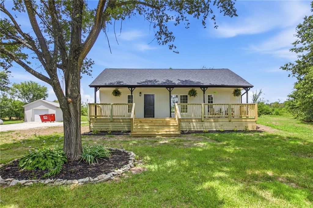 36 SW 1421st Road, Holden, MO 64040