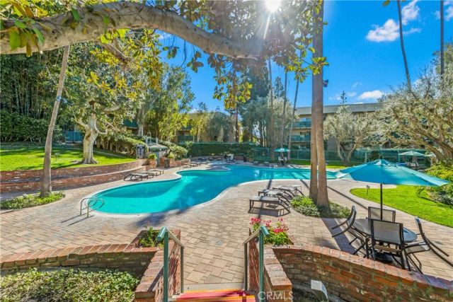 564 N Bellflower 116, Long Beach, CA 90814