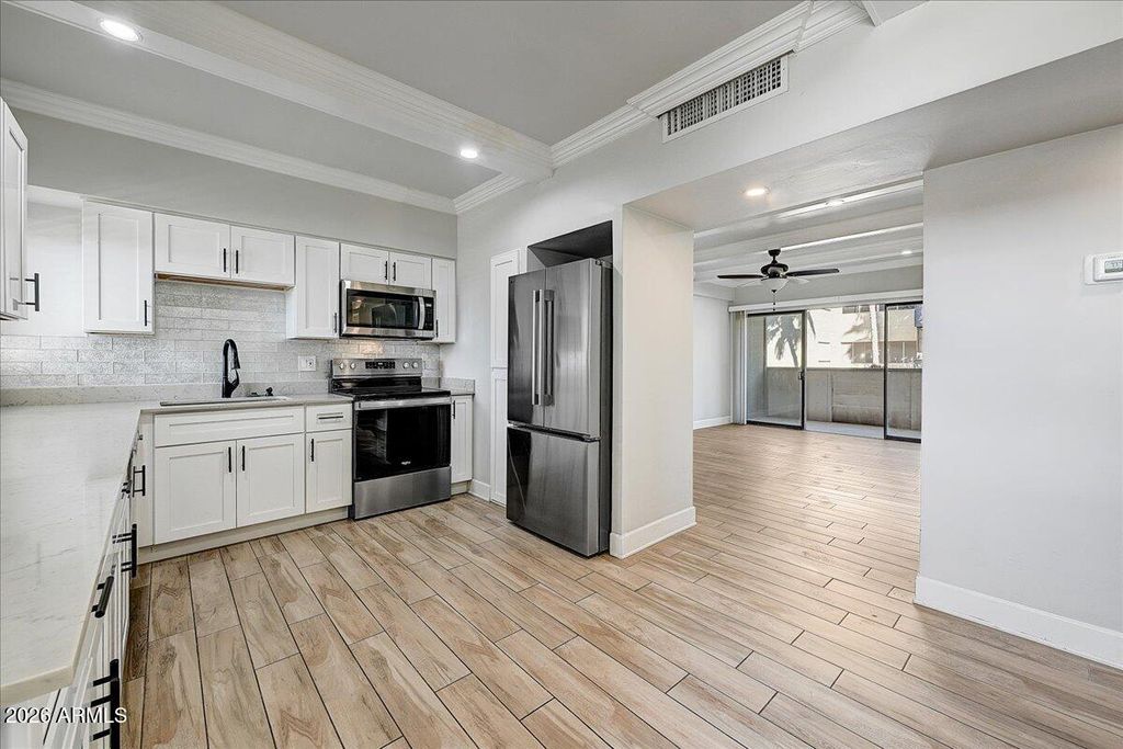 349 E THOMAS Road E302, Phoenix, AZ 85012