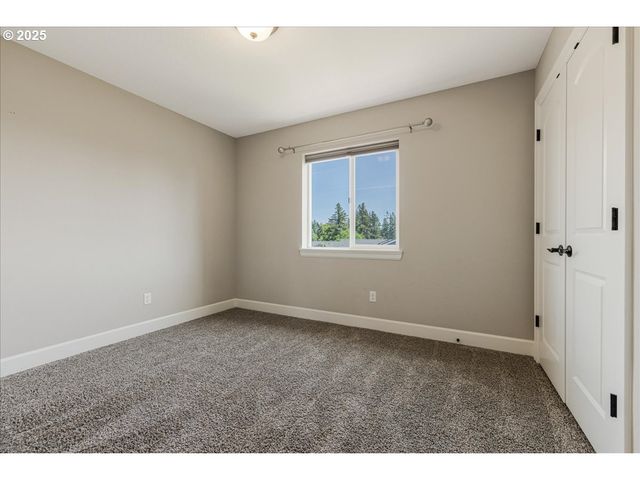 2025 DE VRIES Way, West Linn, OR 97068