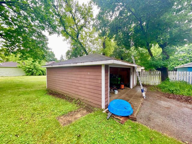 1615 White Rock AVENUE, Waukesha, WI 53186