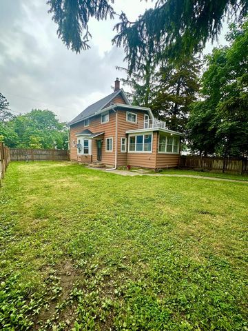 1615 White Rock AVENUE, Waukesha, WI 53186