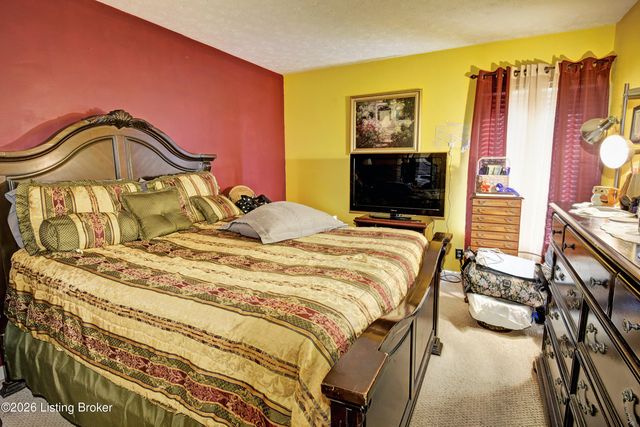 1935 Gardiner Ln E70, Louisville, KY 40205