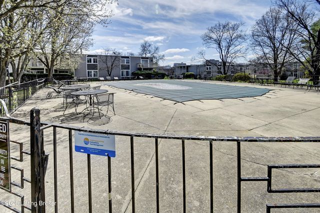1935 Gardiner Ln E70, Louisville, KY 40205