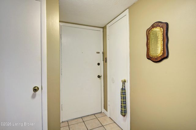 1935 Gardiner Ln E70, Louisville, KY 40205