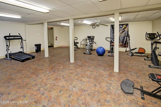 1935 Gardiner Ln E70, Louisville, KY 40205