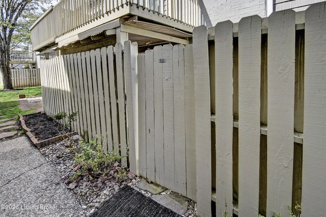 1935 Gardiner Ln E70, Louisville, KY 40205
