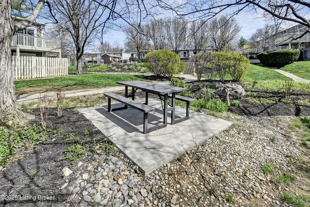 1935 Gardiner Ln E70, Louisville, KY 40205