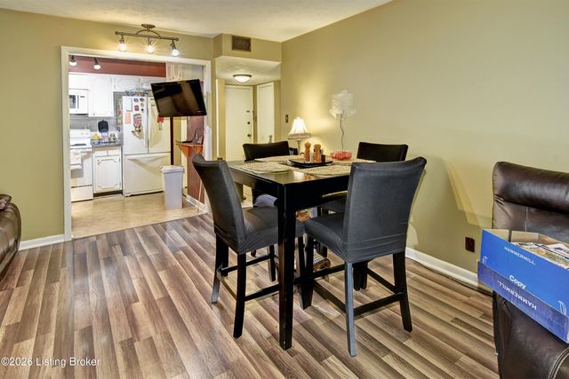 1935 Gardiner Ln E70, Louisville, KY 40205