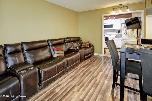 1935 Gardiner Ln E70, Louisville, KY 40205