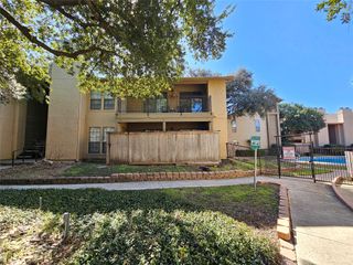 1202 Thorpe LN 604, San Marcos, TX 78666