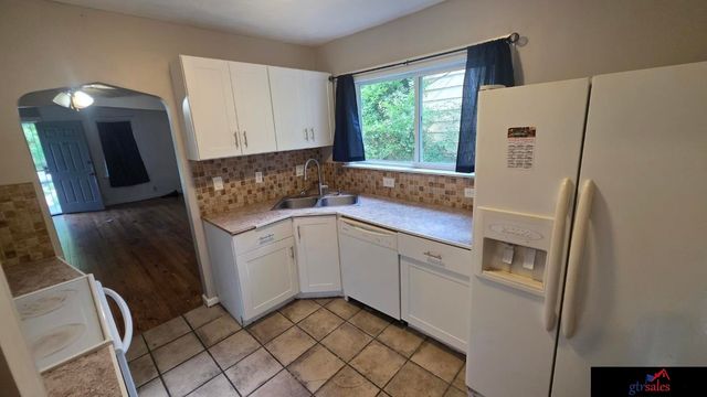 3747 N 38 Street, Omaha, NE 68111