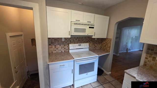 3747 N 38 Street, Omaha, NE 68111
