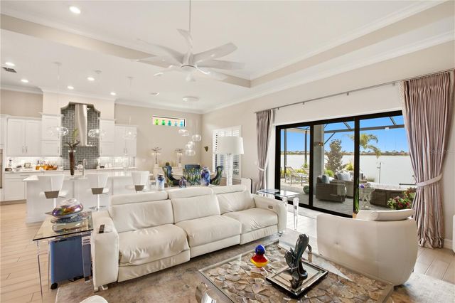617 MARAVIYA BOULEVARD, Nokomis, FL 34275