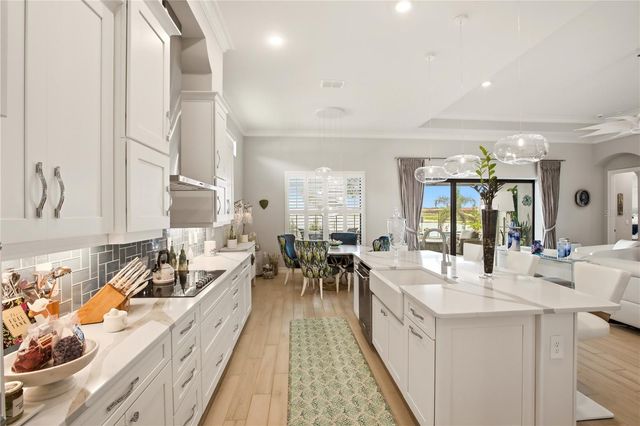 617 MARAVIYA BOULEVARD, Nokomis, FL 34275