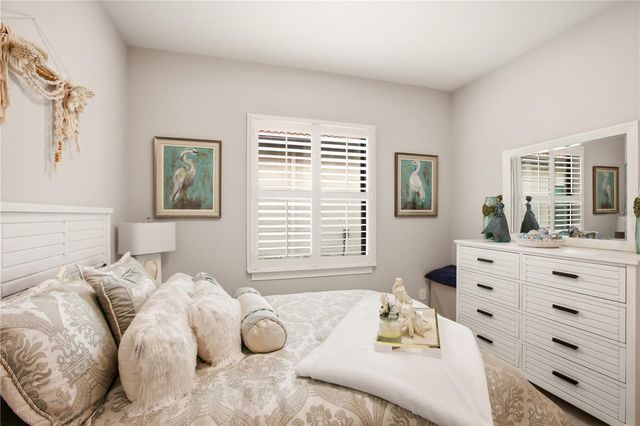 617 MARAVIYA BOULEVARD, Nokomis, FL 34275