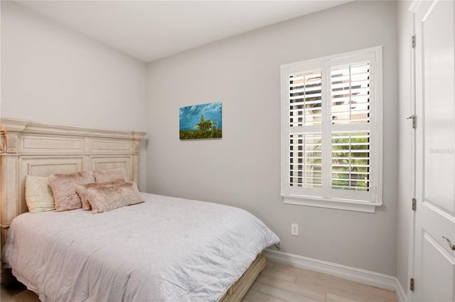 617 MARAVIYA BOULEVARD, Nokomis, FL 34275