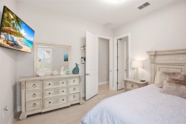 617 MARAVIYA BOULEVARD, Nokomis, FL 34275