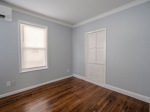 12 Ives St, Worcester, MA 01603