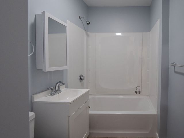 12 Ives St, Worcester, MA 01603