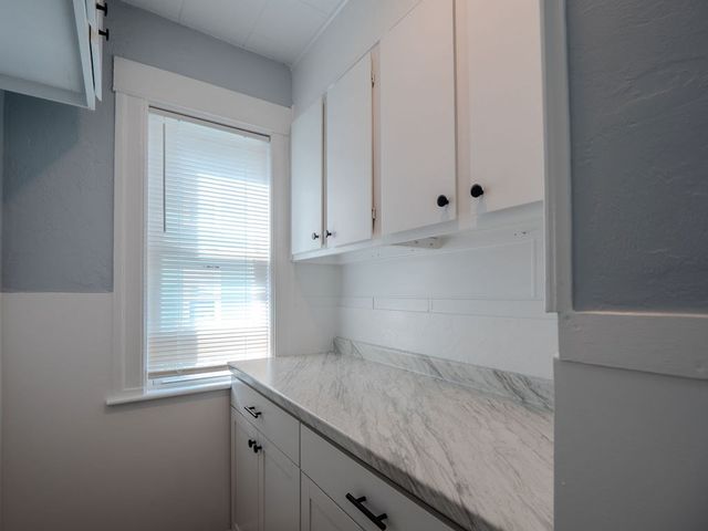 12 Ives St, Worcester, MA 01603