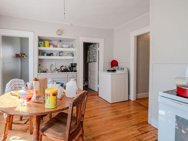 12 Ives St, Worcester, MA 01603
