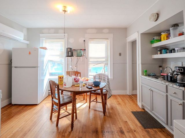 12 Ives St, Worcester, MA 01603