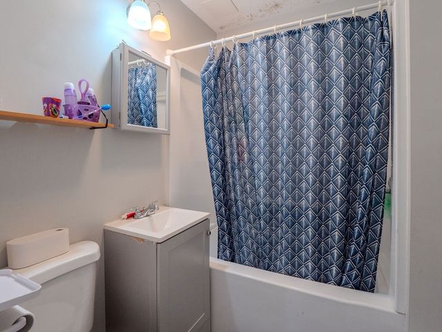 12 Ives St, Worcester, MA 01603