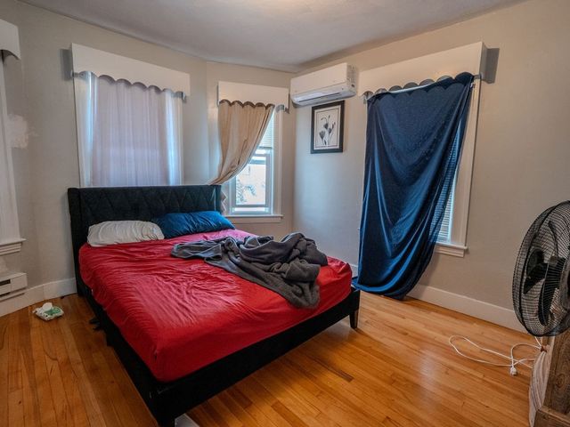 12 Ives St, Worcester, MA 01603