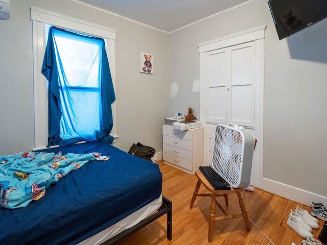 12 Ives St, Worcester, MA 01603