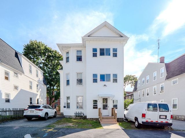 12 Ives St, Worcester, MA 01603
