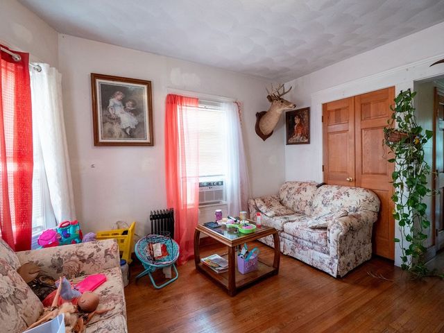 12 Ives St, Worcester, MA 01603