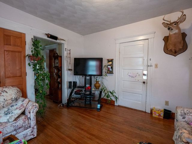 12 Ives St, Worcester, MA 01603