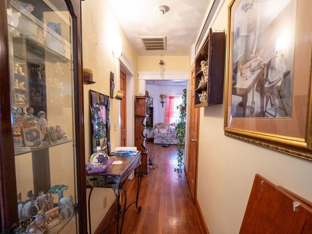 12 Ives St, Worcester, MA 01603