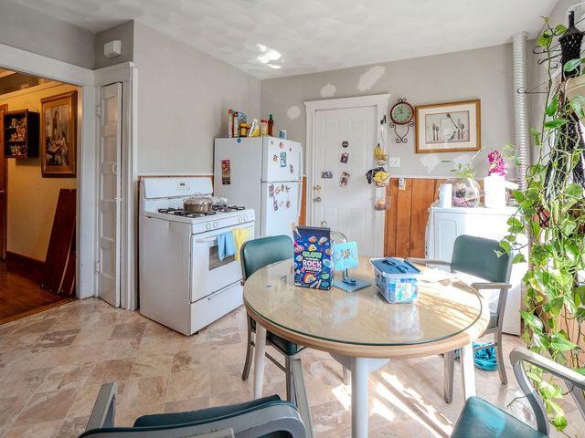12 Ives St, Worcester, MA 01603