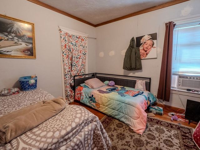 12 Ives St, Worcester, MA 01603