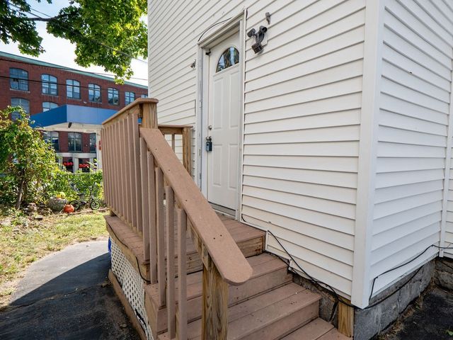 12 Ives St, Worcester, MA 01603